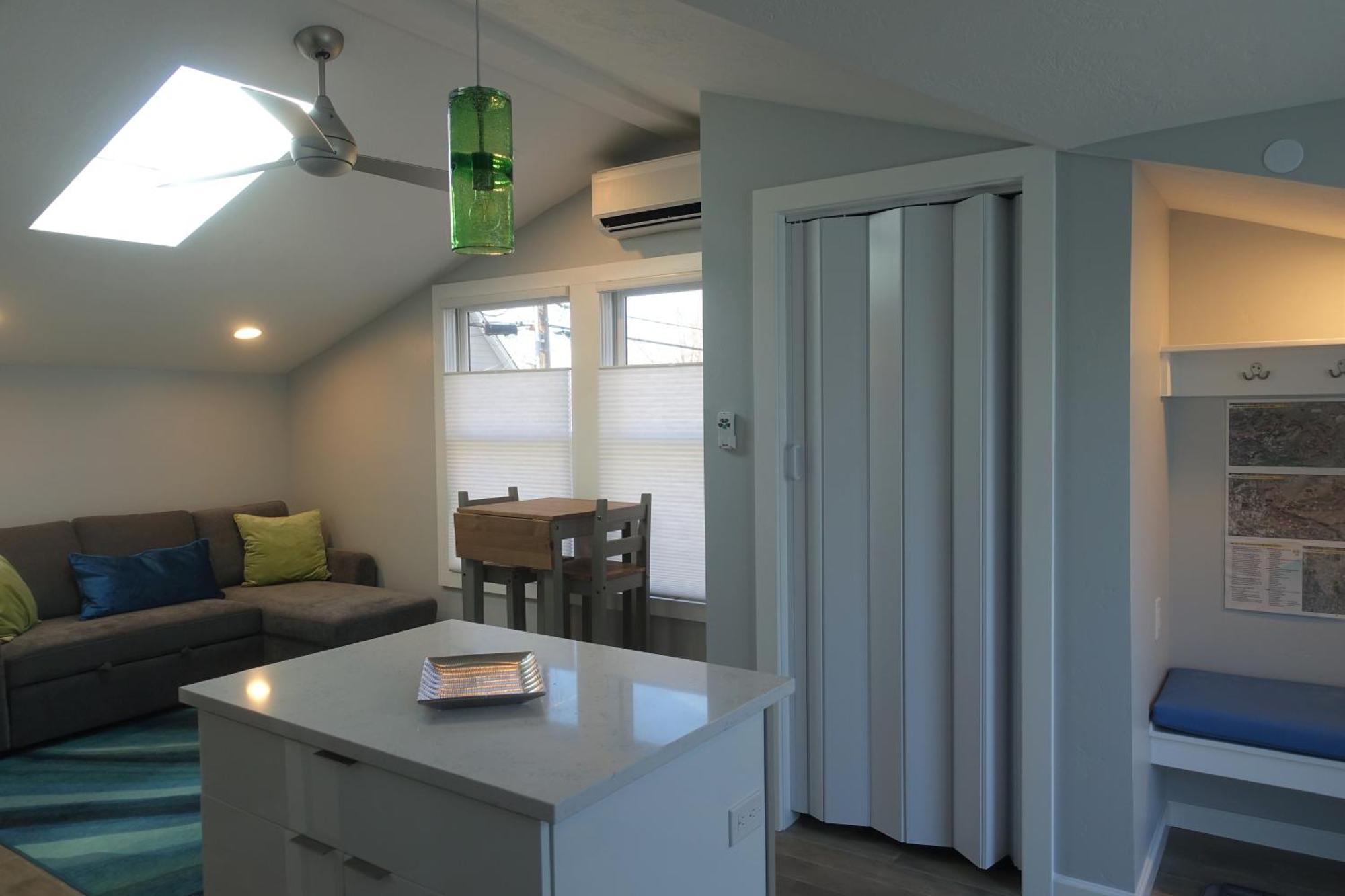 The Lilly Pad Brand New In Hyde Park! Pet Friendly, Fully Fenced Yard, Walking Distance To Hyde Park Shops, And Dining And Camel's Back Park Appartamento *