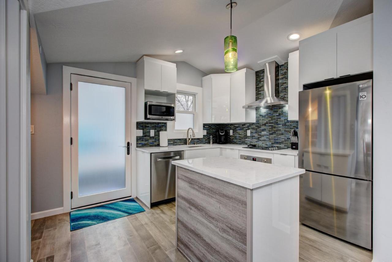 The Lilly Pad Brand New In Hyde Park! Pet Friendly, Fully Fenced Yard, Walking Distance To Hyde Park Shops, And Dining And Camel's Back Park Appartamento *