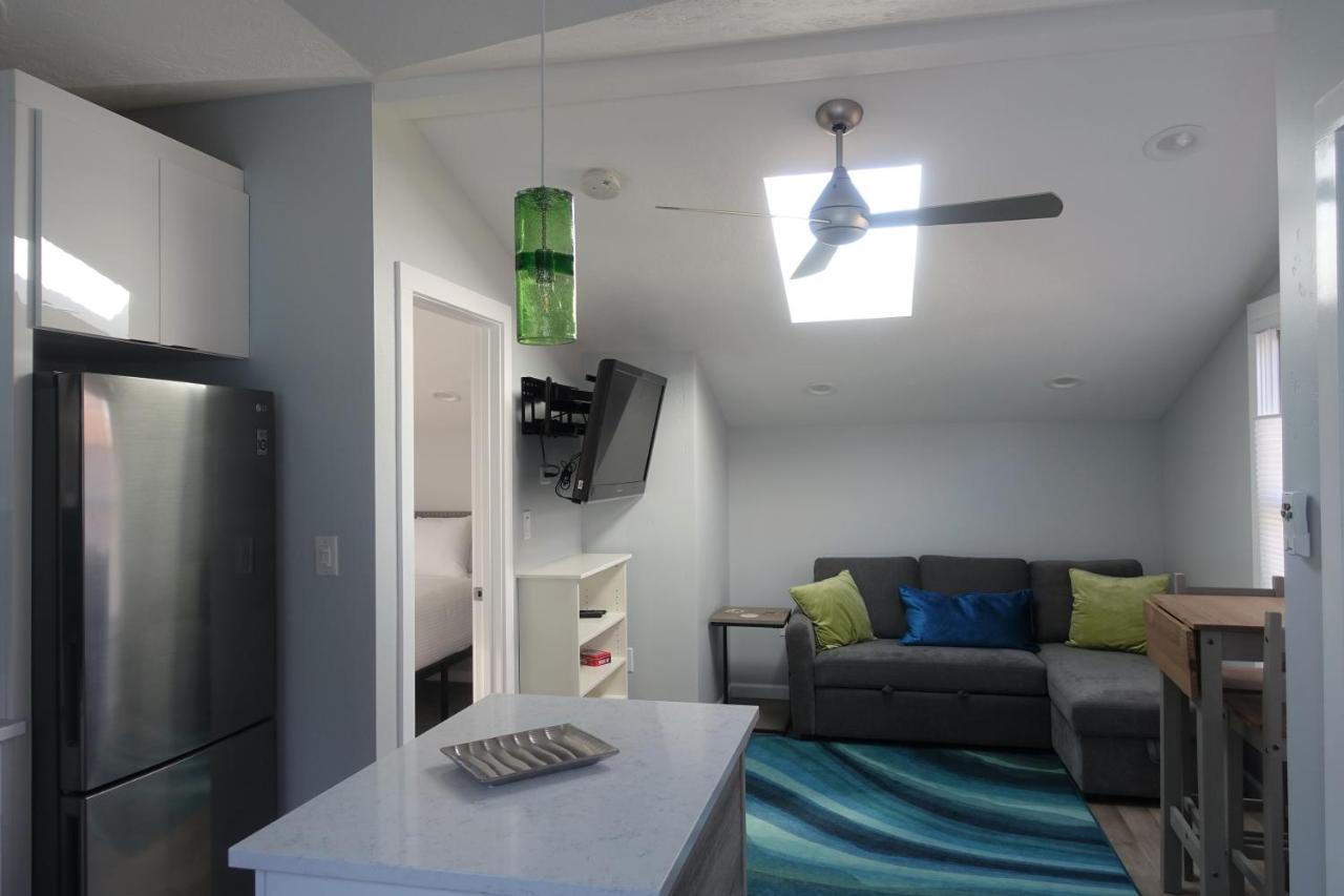The Lilly Pad Brand New In Hyde Park! Pet Friendly, Fully Fenced Yard, Walking Distance To Hyde Park Shops, And Dining And Camel's Back Park
