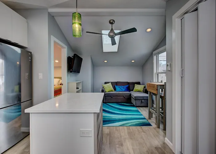 The Lilly Pad Brand New In Hyde Park! Pet Friendly, Fully Fenced Yard, Walking Distance To Hyde Park Shops, And Dining And Camel\'S Back Park